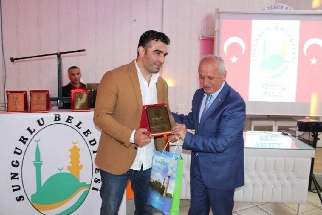 D&uuml;nya Şampiyonları Başarı Hikayelerini Anlattı