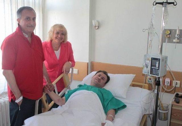 (&ouml;zel Haber) Hi&ccedil; Tanımadığı Başkan Yardımcısına B&ouml;breğini Verdi 1