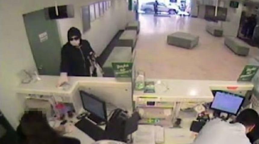 Silahlı Banka Soygunu G&uuml;venlik Kamerasında