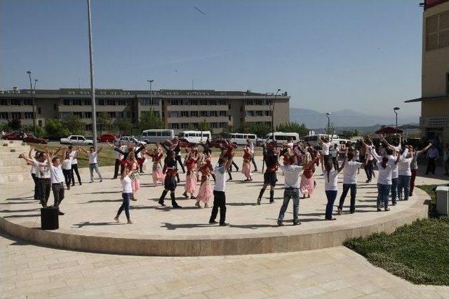 Polonyalı Efelerden Zeybek Oyunu