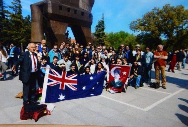 Avustralya'da 45 Yıldır Atatürk Ve Türkiye'yi Anlatıyor