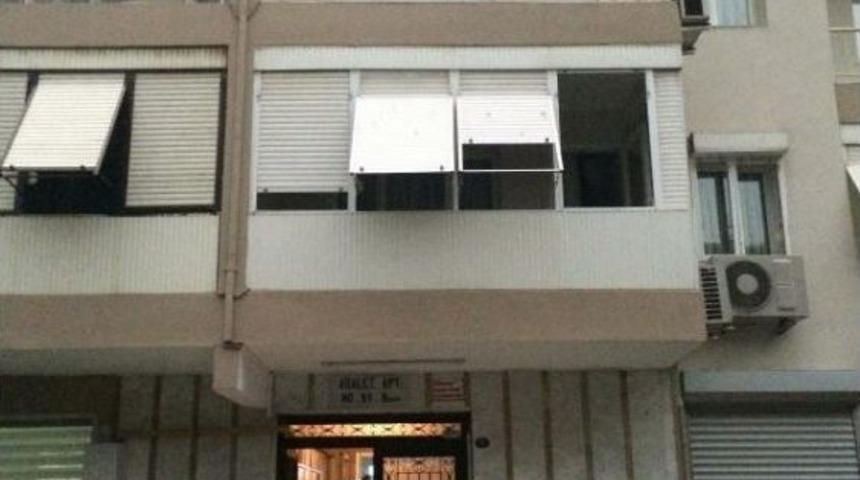 Emekli Başkomiser Ve Bir Polisin Evindeki Hırsızlık Kamerada