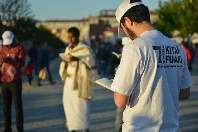 Meydanda Kitap Okudular 1