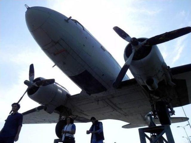 Kanadı Tramplen Olan Uçak Sahilden Uzaklaştırılacak