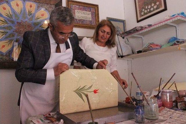 Profesyonel Ellerde Ebru Sanatına İlgi