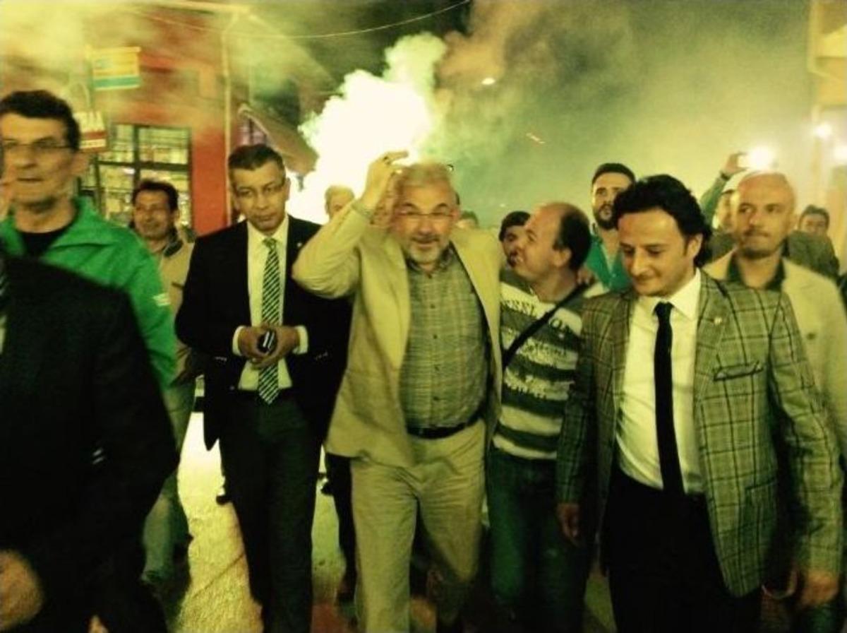 Recep B&ouml;l&uuml;kbaşı&rsquo;na Meşaleli Karşılama