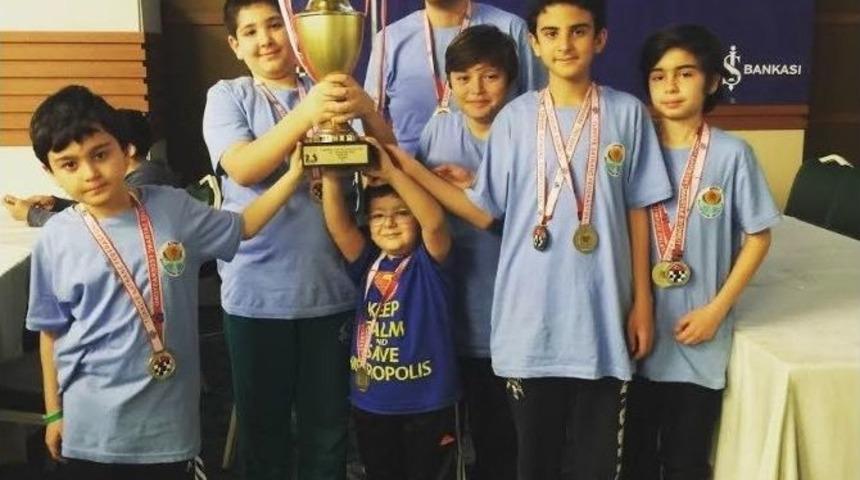 B&uuml;y&uuml;kşehir Belediyesi Satran&ccedil; Takımı Şampiyon Oldu