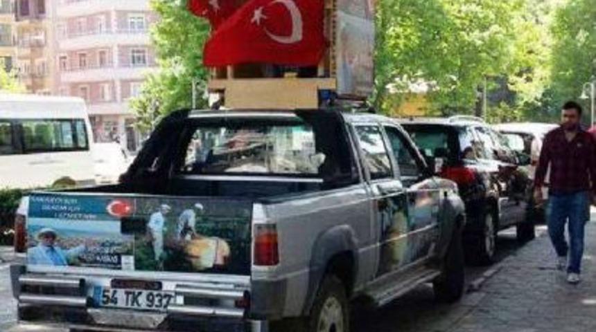 Kamyonet &Uuml;zerindeki Siyaset Yapıyor