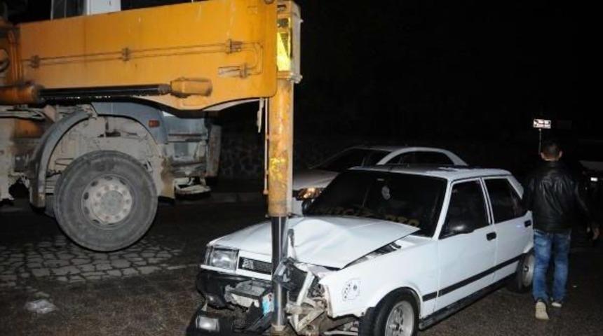Otomobil Beton Mikserine &Ccedil;arptı: 1 Yaralı