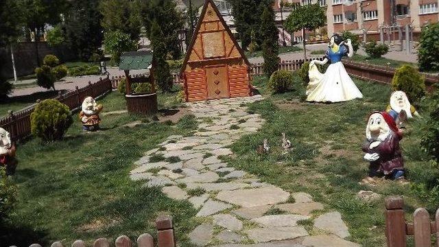 Pamuk Prenses Ve 4 C&uuml;celer 2