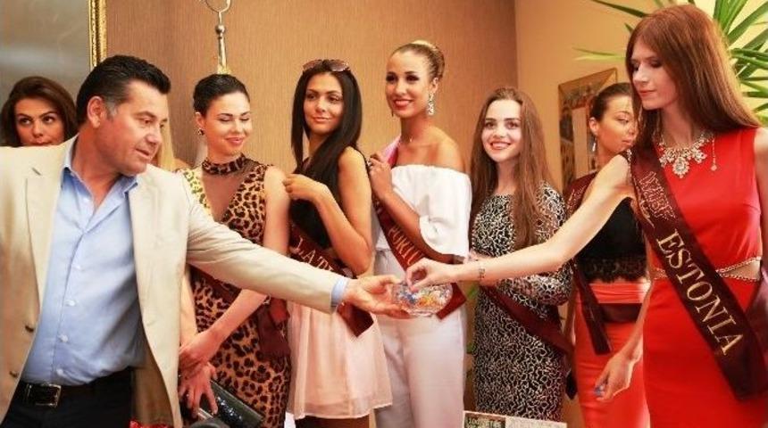 7 Kıtanın G&uuml;zelleri Başkan Kocadon&rsquo;u Ziyaret Etti