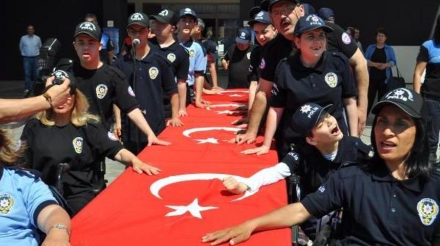 Engelliler, Yemin Edip 1 G&uuml;nl&uuml;k Polis Oldu
