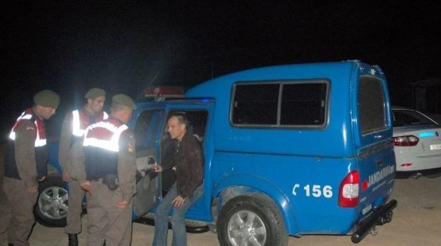 U&ccedil;uruma Giden Otomobilden Son Anda Atladı