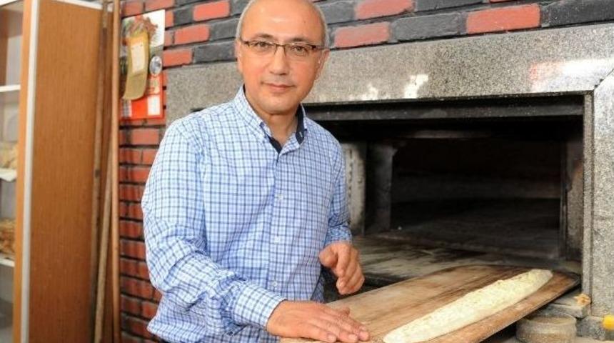 Ak Parti&rsquo;li L&uuml;tfi Elvan Pide Yapıp Dağıttı