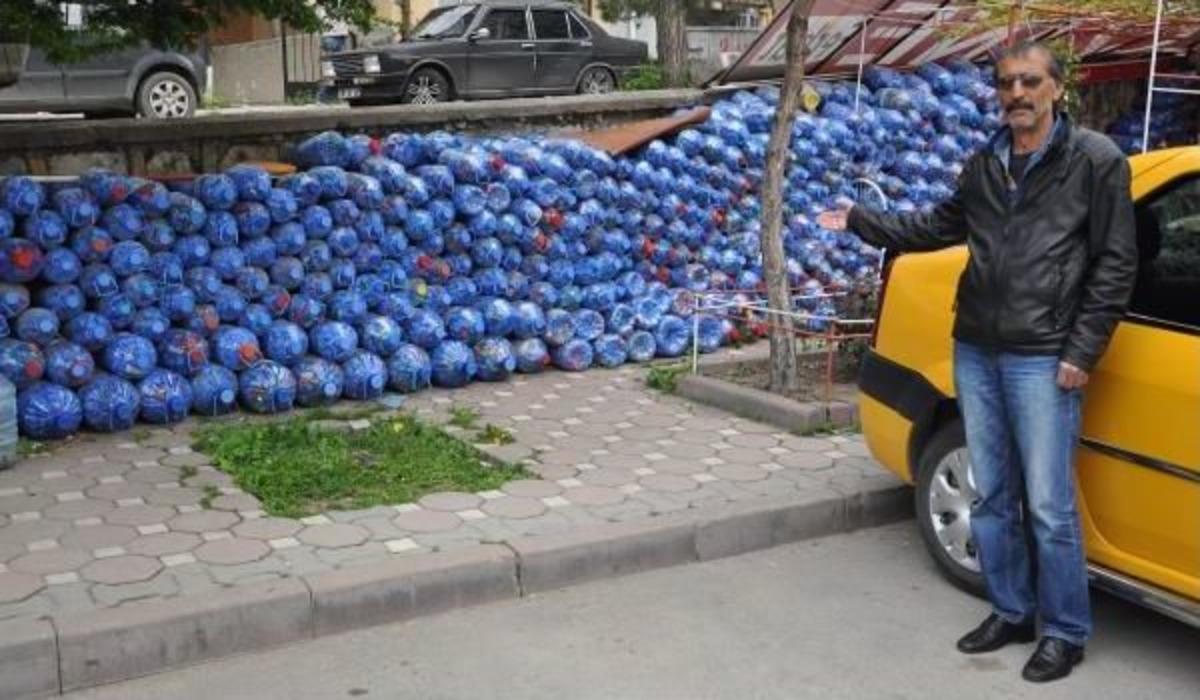 Taksi Durağı &Ccedil;alışanları 5 Ton Mavi Kapak Topladı