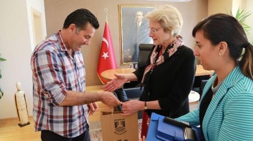 Amerikan B&uuml;y&uuml;kel&ccedil;iliği K&uuml;lt&uuml;r Ataşesi&rsquo;nden Başkan Kocadon&rsquo;a Ziyaret