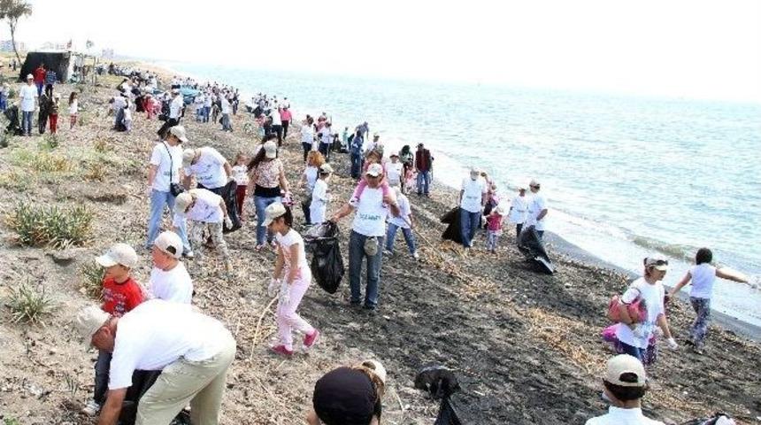 Mersin&rsquo;de Deniz Kaplumbağalarının Yaşam Alanları Temizlendi