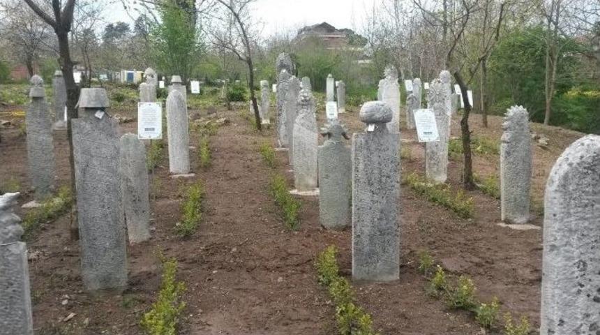 Kartepe&rsquo;de Osmanlı Mezar Taşları Restore Edildi