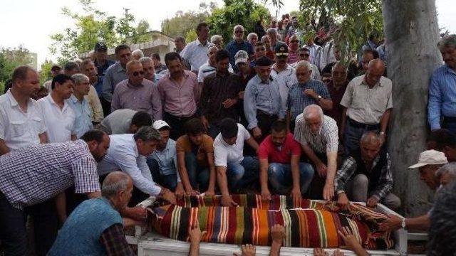 Libya'da Ölen Gemi Kaptanı Anamur'da Toprağa Verildi