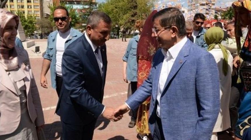 Başbakan Davutoğlu, K&uuml;tahya Valiliği&rsquo;ni Ziyaret Etti