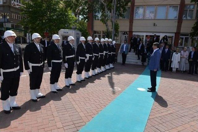 Başbakan Davutoğlu, Kütahya Valiliği’ni Ziyaret Etti