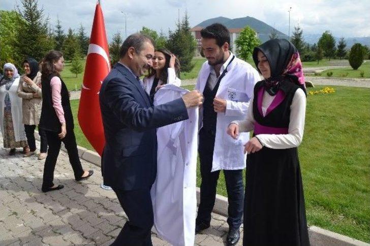 Eczacılık Fakültesinde 55 Öğrenci Önlüklerini Giydi G1