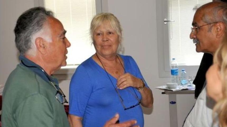 Evinde D&uuml;şen Bedri Koraman Hastaneye Kaldırıldı