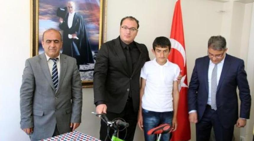 Silopi Kaymakamı, K&ouml;ydeki &Ouml;ğrencilerin Hayallerini Ger&ccedil;ekleştirdi