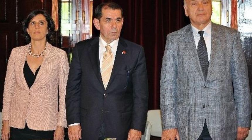 Dursun &Ouml;zbek Projelerini A&ccedil;ıkladı