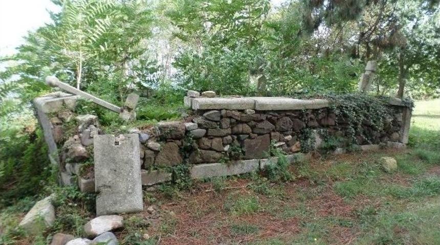 Tarihi Mezarlık Restore Ediliyor