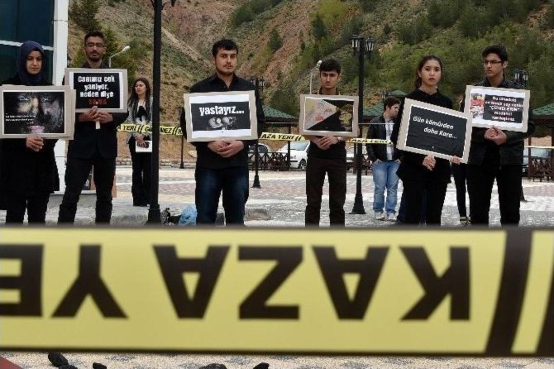 G&uuml;m&uuml;şhane&rsquo;de &Uuml;niversite &Ouml;ğrencileri Soma Maden Şehitlerini Andı