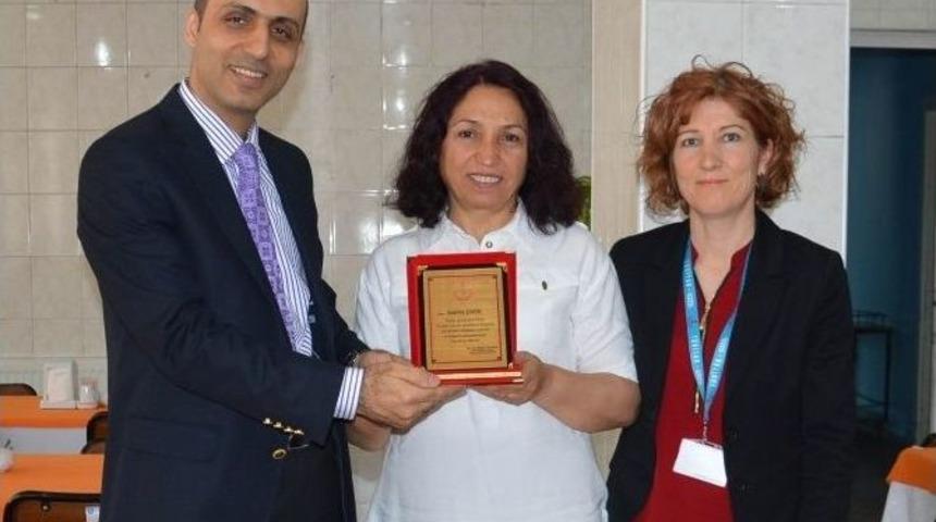 Edremit&rsquo;te Hemşireler Plaket İle Onurlandırıldı