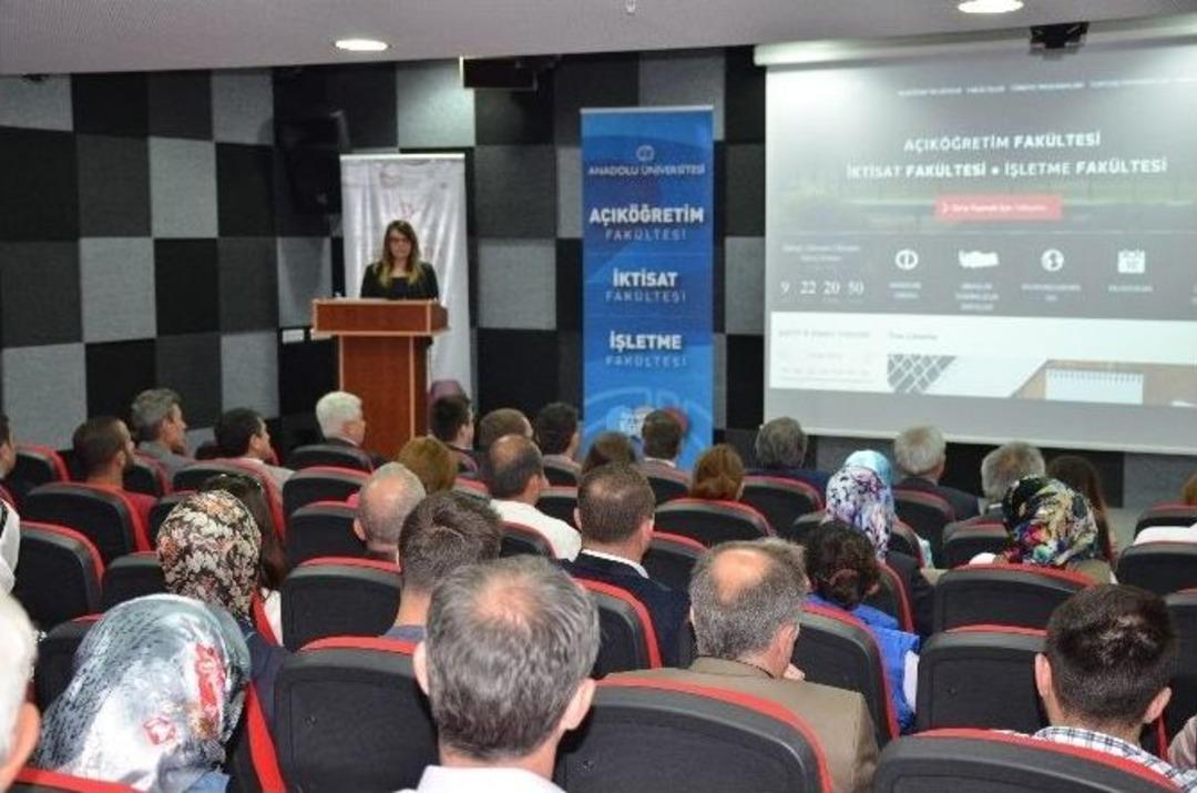 A&ouml;f Başarılı &Ouml;ğrencilere &Ouml;d&uuml;l Verdi