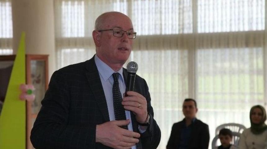 &Ccedil;ocuk Merkezinde Anneler G&uuml;n&uuml; Kutlaması