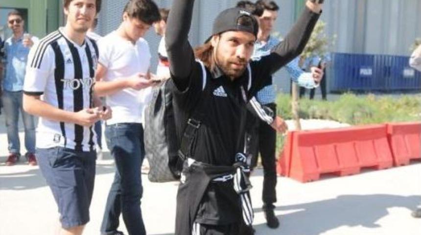 Beşiktaş'a İzmir'de Coşkulu Karşılama