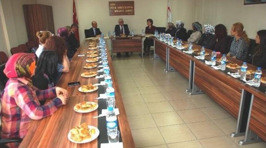 D&uuml;nya Ebeler Ve Hemşireler G&uuml;n&uuml; Etkinlikleri