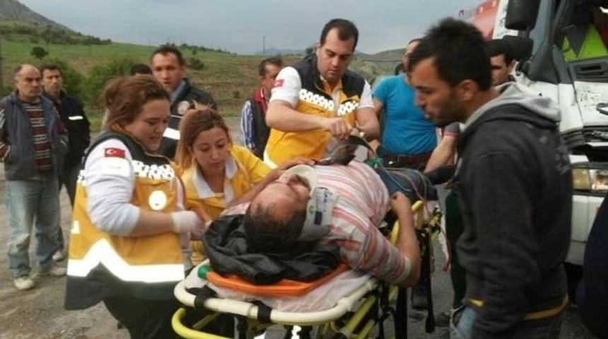 Tanker Tır&rsquo;a &Ccedil;arptı: 1 Yaralı