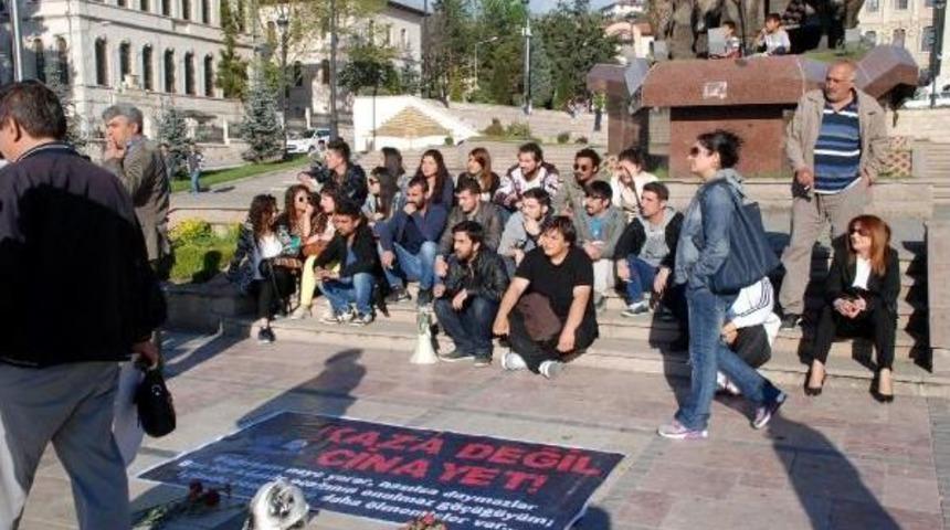 Soma I&ccedil;in Basın A&ccedil;ıklaması Yapan Gruba Tepki