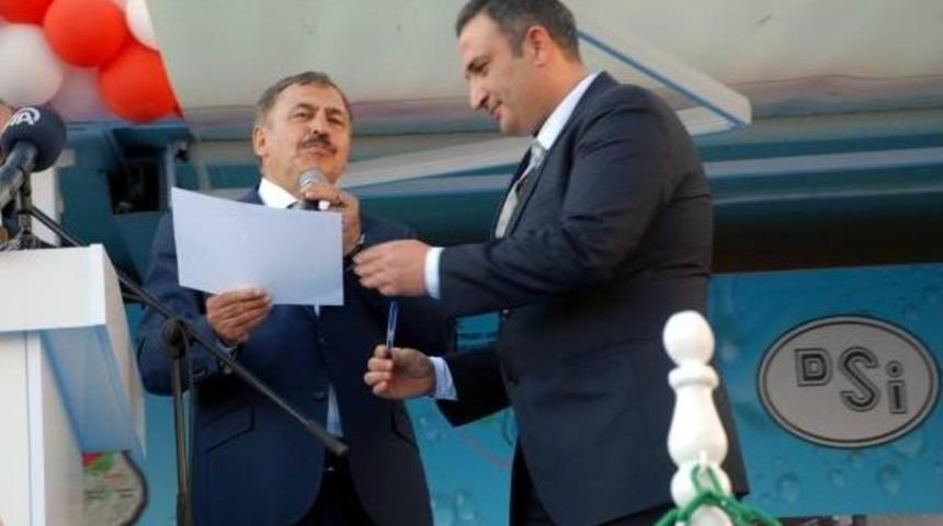 Bakan Eroğlu'nun M&uuml;teahhitle Baraj Pazarlığı