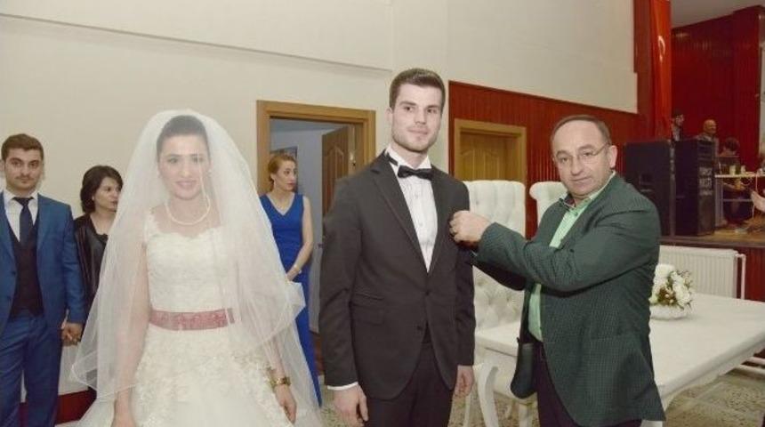 &Uuml;z&uuml;lmez, Personelini Mutlu G&uuml;n&uuml;nde Yalnız Bırakmadı