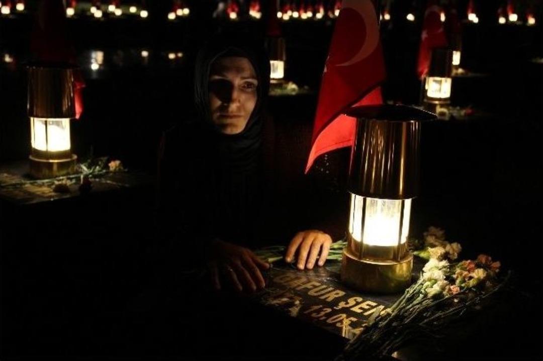 Acının Başkentini Madenci Fenerleri Aydınlattı