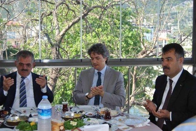 Fethiye’de İyilik Yapanlara Müftülükten Teşekkür Nişanesi