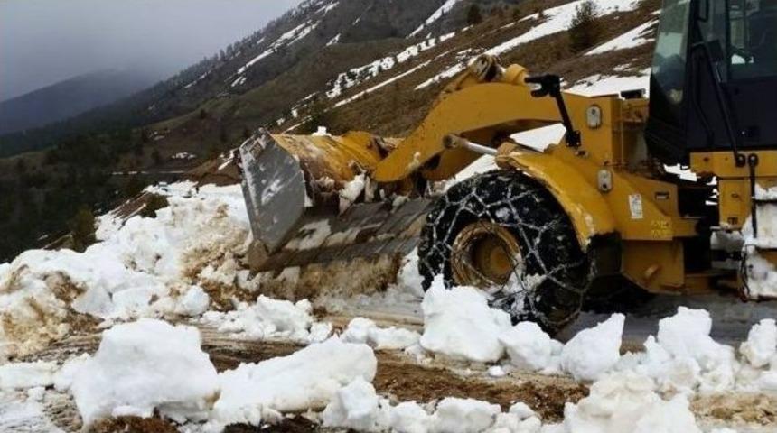 Erzurum&rsquo;da Mayıs Ayında Karla M&uuml;cadele Devam Ediyor