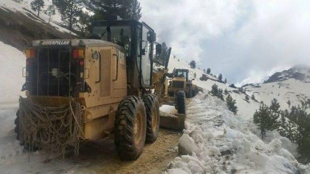 Erzurum’da Mayıs Ayında Karla Mücadele Devam Ediyor