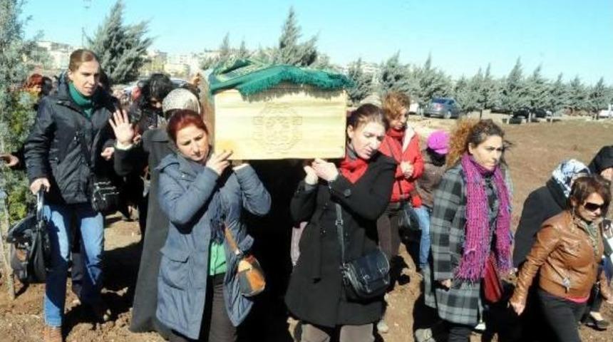 Kadınların Defnettiği Meltem'i &Ouml;ld&uuml;ren Kayınpedere 'haksız Tahrik' Indirimi