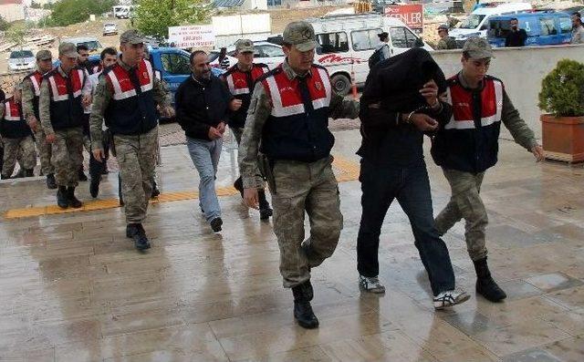 Elazığ’da 20 Kişilik Hırsızlık Çetesi Adliyeye Sevk Edildi