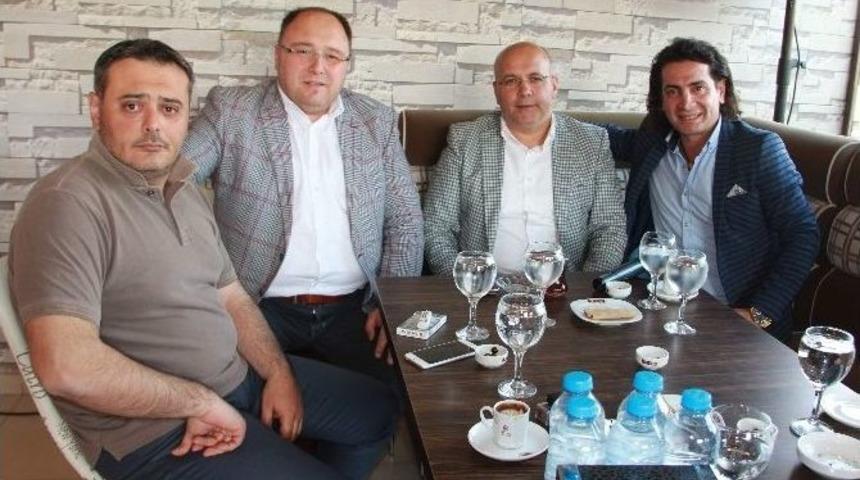 Sanat&ccedil;ı Murat Başaran&rsquo;dan Milletvekili Adayı Namal&rsquo;a Destek