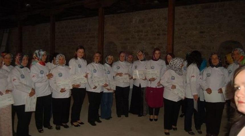 Aş&ccedil;ı Yardımcıları Kurs Bitirme Belgelerini Teslim Aldı