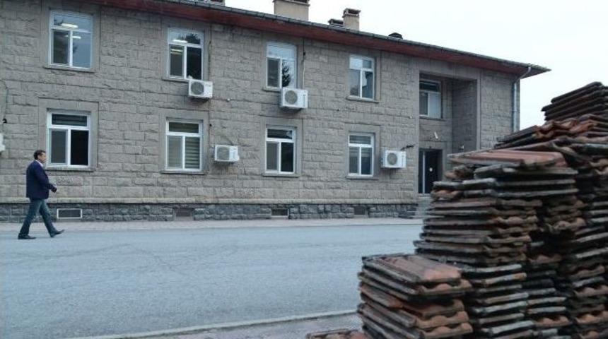 T&uuml;rkiye&rsquo;nin İlk Kiremitlerinin Kayseri Şeker Fabrikası&rsquo;nın &Ccedil;atısında Kullanıldığı Ortaya &Ccedil;ıktı