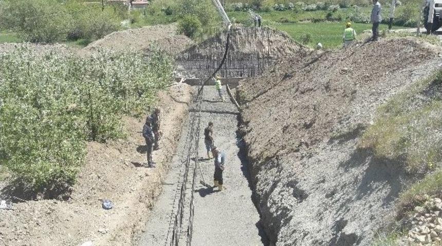 Bulgurlu Deresine K&ouml;pr&uuml; Yapılıyor